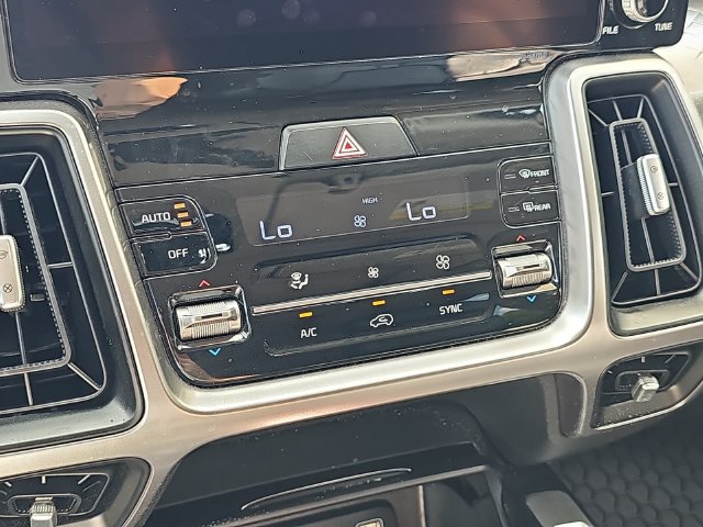 Used 2022 Kia Sorento S w/ Panoramic Sunroof Package FWD image 23