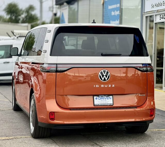 Used 2025 Volkswagen ID. Buzz Pro S Plus AWD/4WD image 3