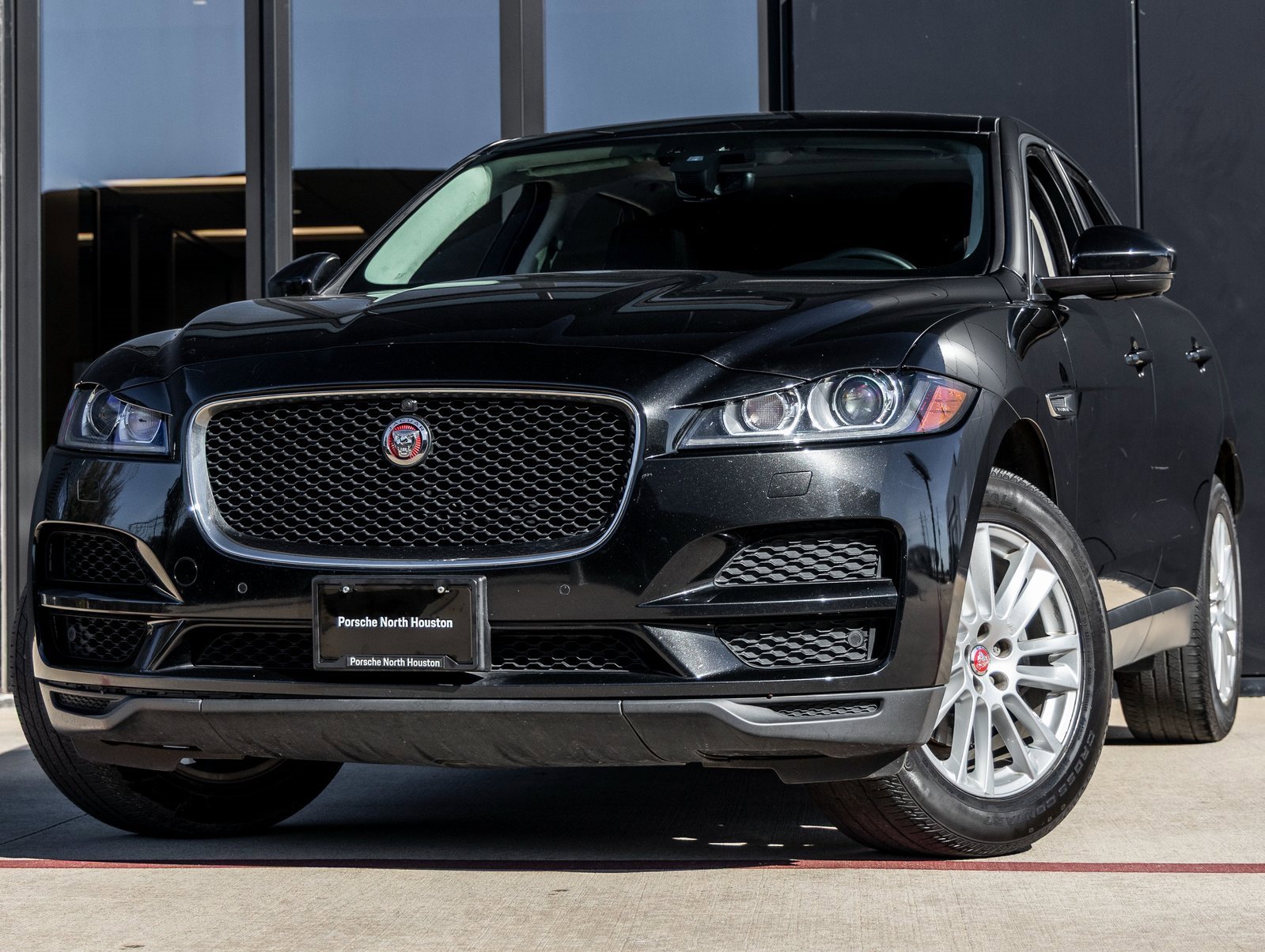 Used 2019 Jaguar F-PACE Prestige image 1