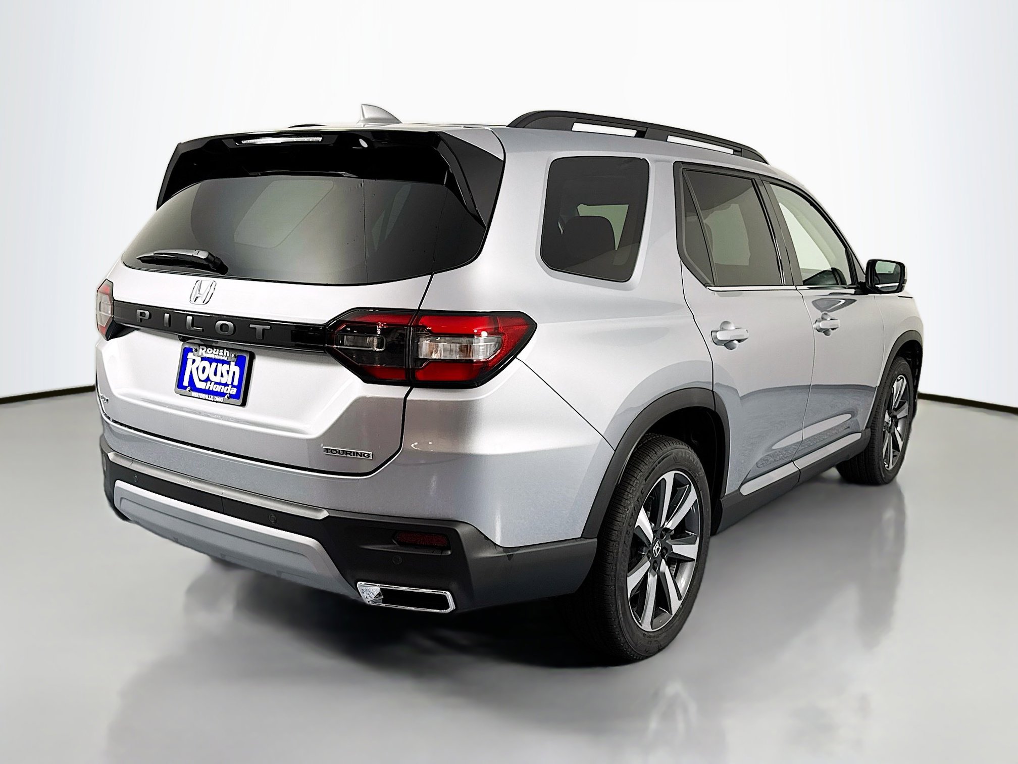 New 2025 Honda Pilot Touring image 5