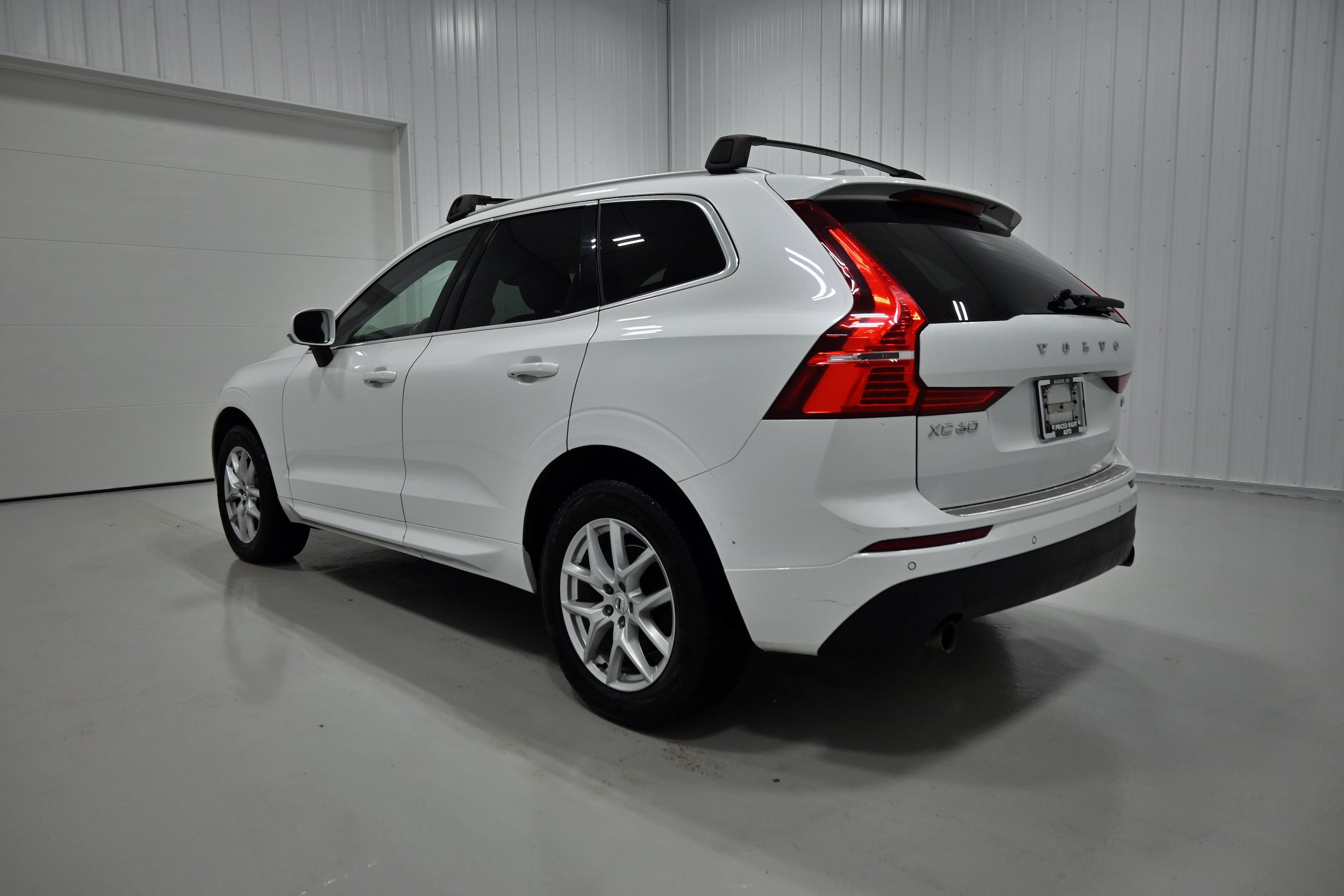 Used 2020 Volvo XC60 T5 Momentum w/ Protection Package Premier AWD/4WD image 32