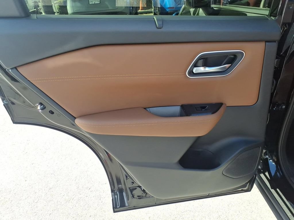 New 2026 Nissan Rogue Platinum AWD/4WD image 12