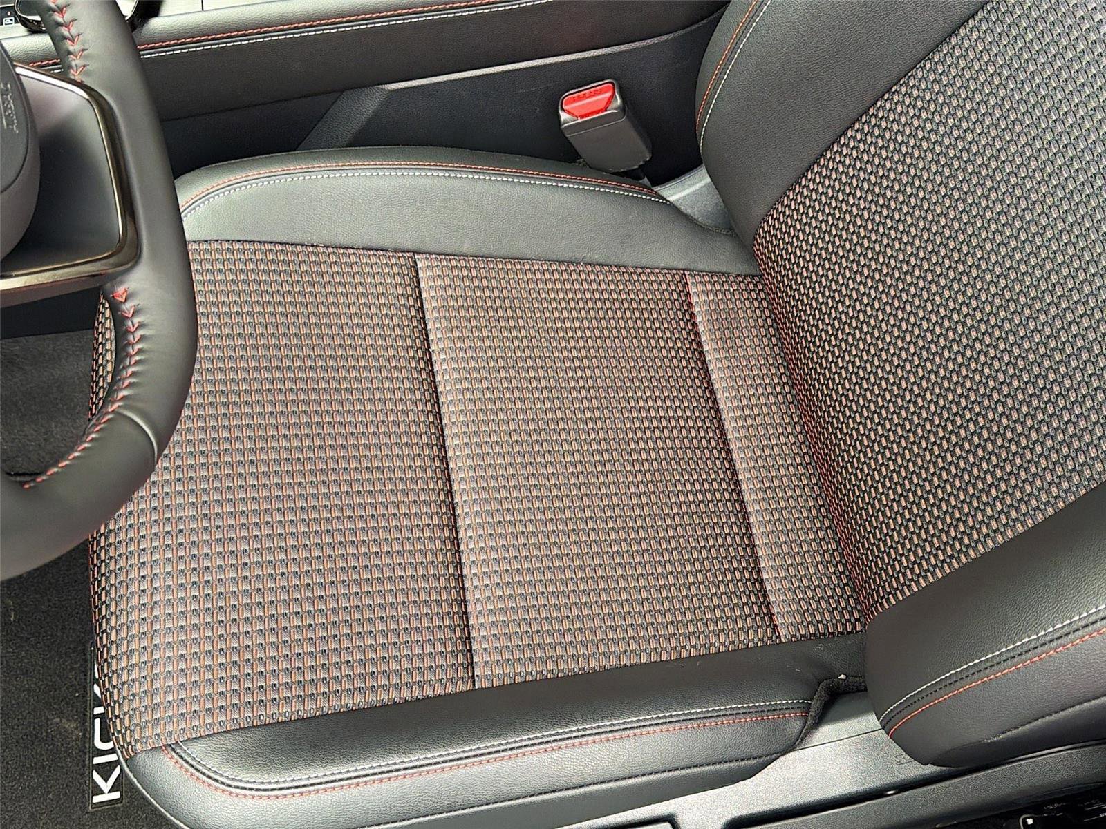 New 2026 Nissan Kicks SR w/ Cold Weather Package image 18