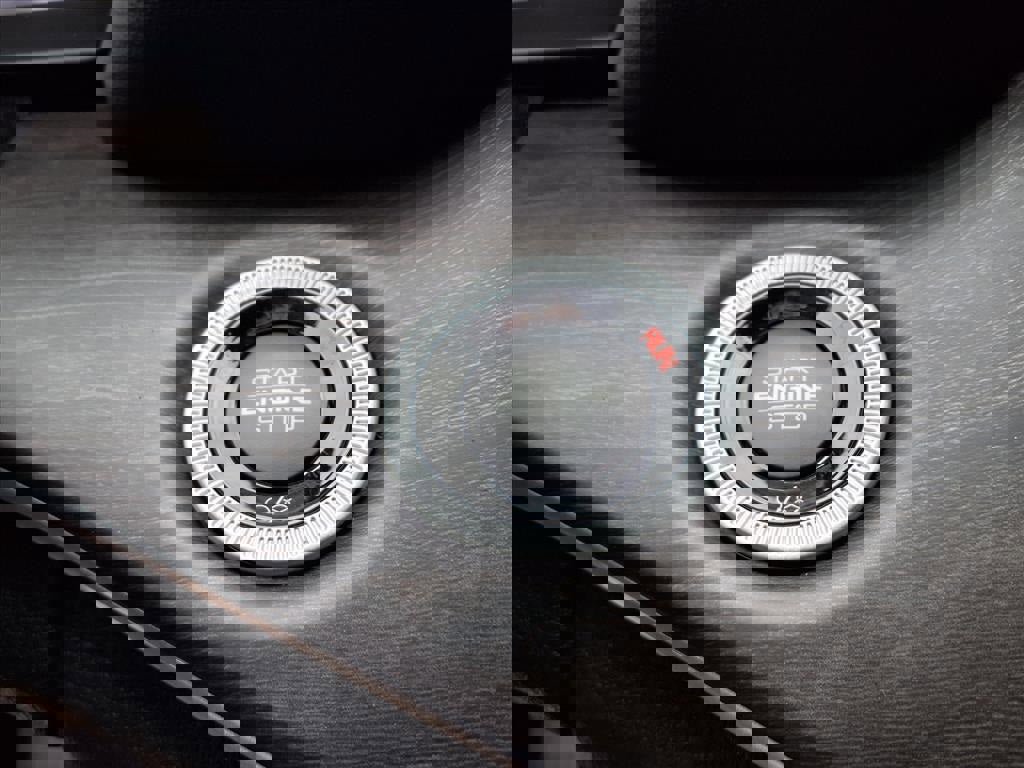 New 2025 Jeep Grand Cherokee Limited w/ Luxury Tech Group II image 26