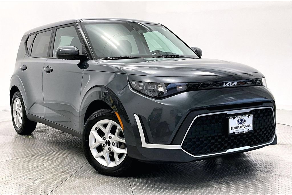 Used 2023 Kia Soul LX w/ LX Technology Package FWD image 11