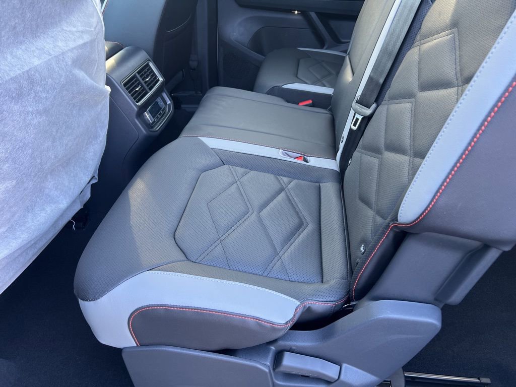 New 2026 Volkswagen Atlas Peak Edition image 15