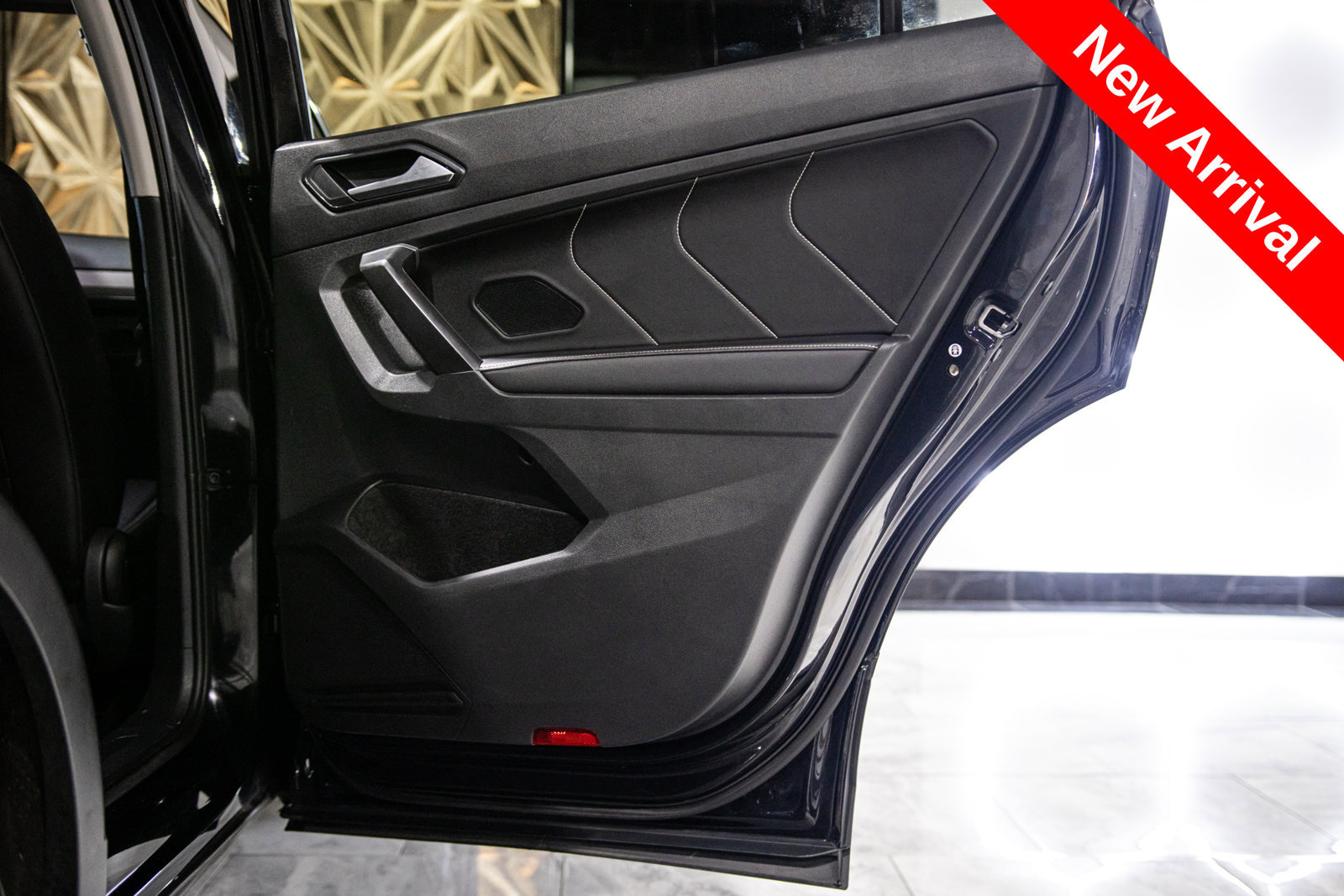 Used 2024 Volkswagen Tiguan SE AWD/4WD image 26
