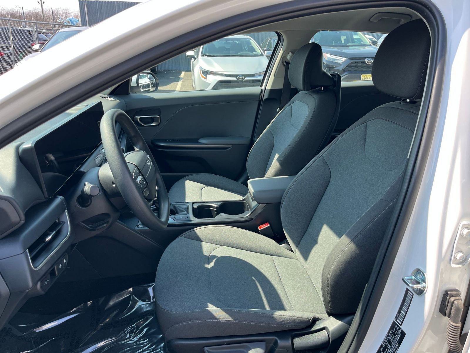 Used 2025 Kia K4 LXS image 36