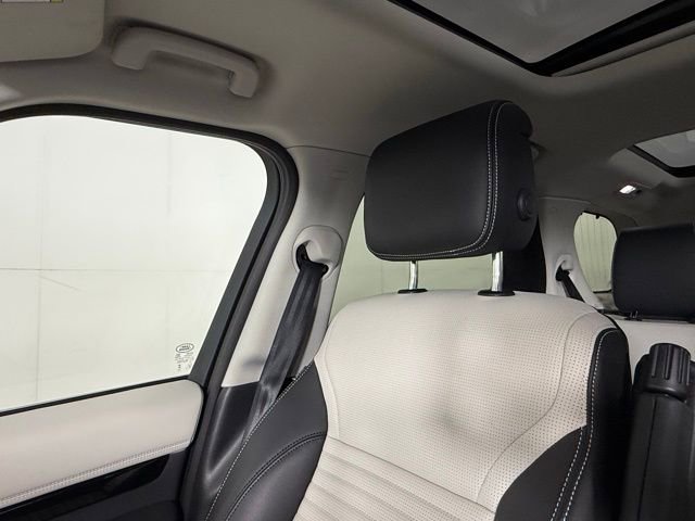 Certified 2025 Land Rover Discovery S image 19