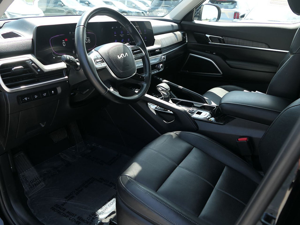 Used 2024 Kia Telluride EX w/ EX Captain's Chair Package FWD image 12