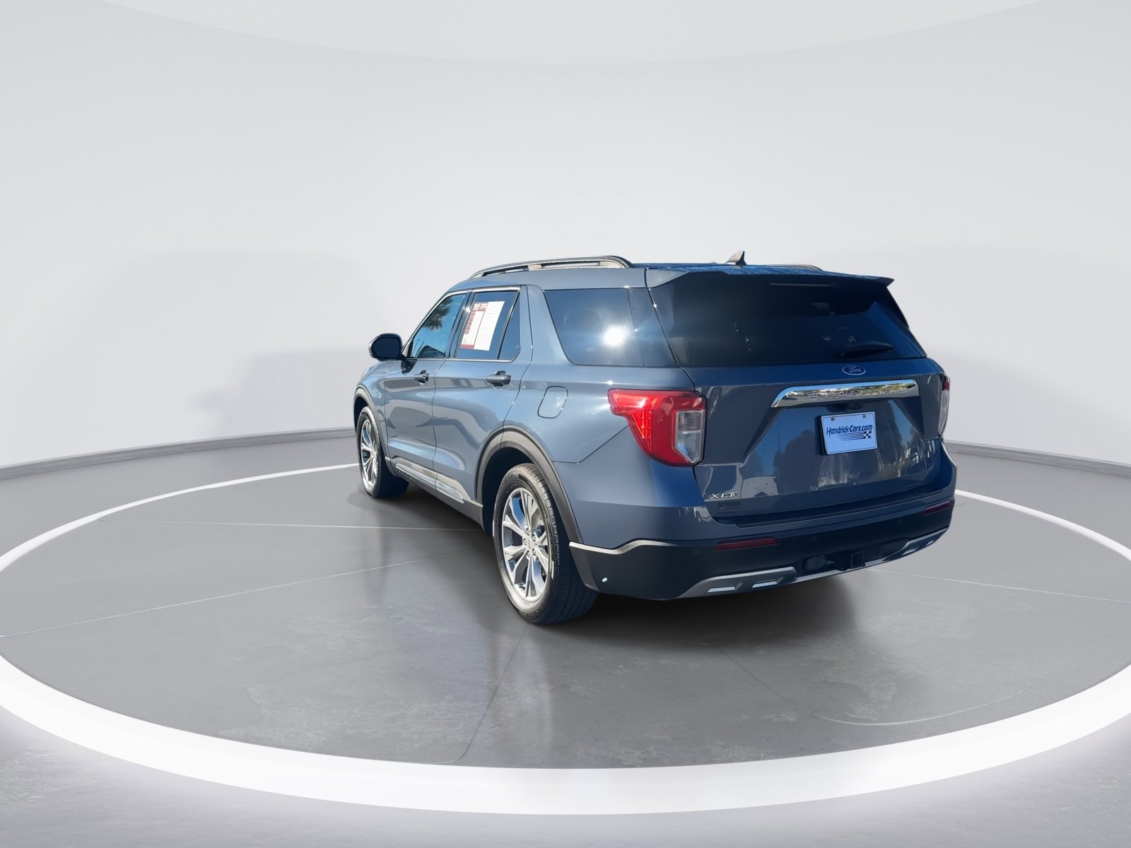 Used 2021 Ford Explorer XLT w/ Equipment Group 202A image 7