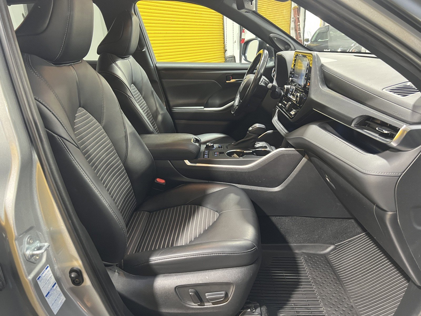 Used 2021 Toyota Highlander XSE image 16