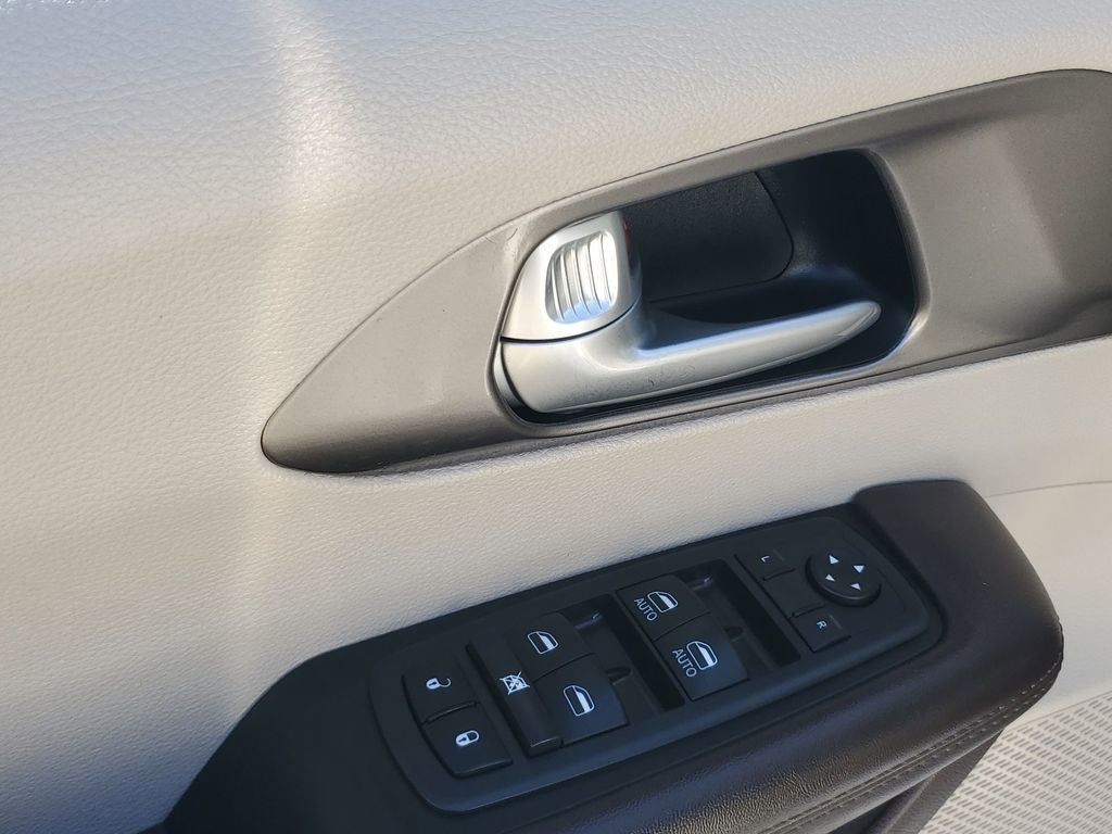 Used 2019 Chrysler Pacifica LX image 43