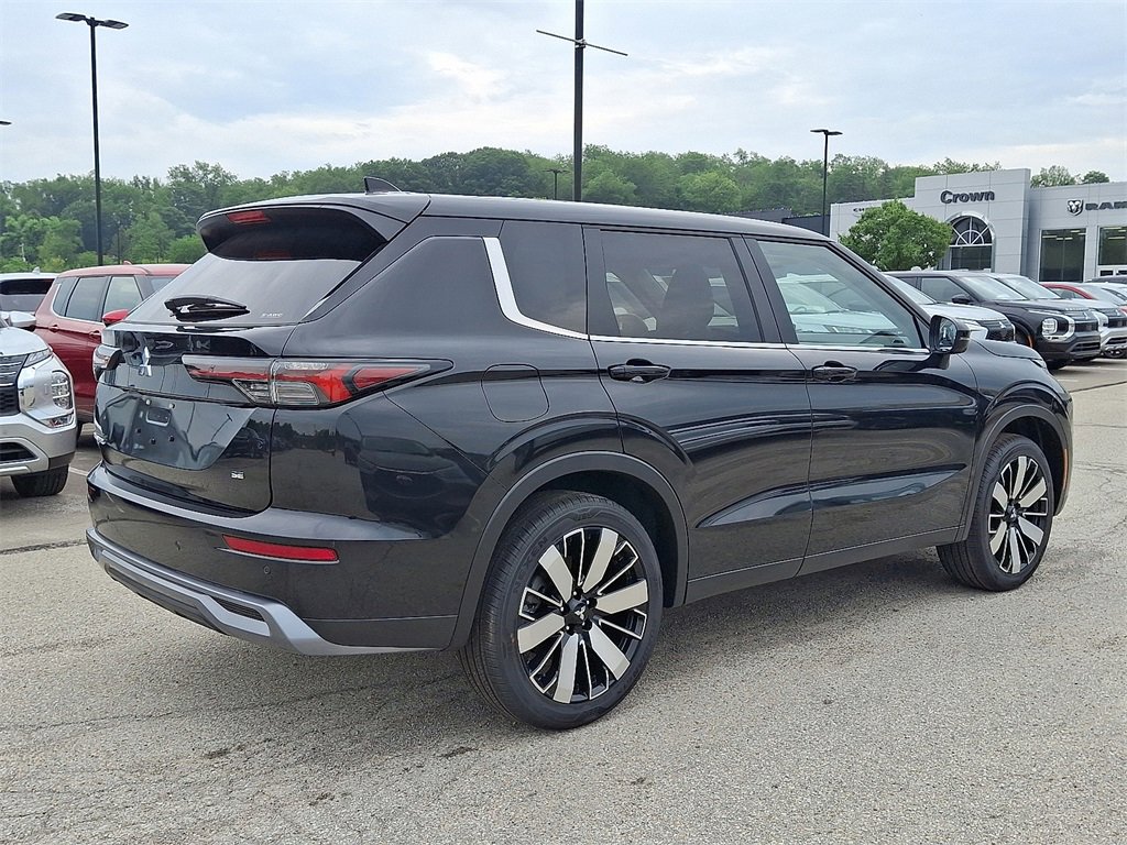 New 2025 Mitsubishi Outlander SE image 4