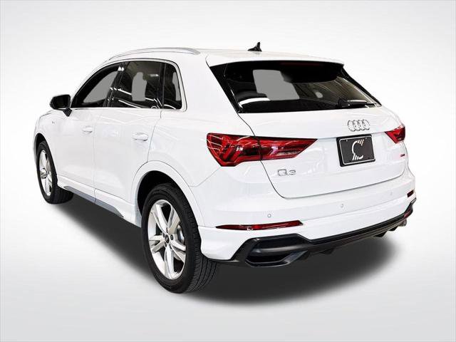 Certified 2022 Audi Q3 2.0T Premium w/ Convenience Package AWD/4WD image 3