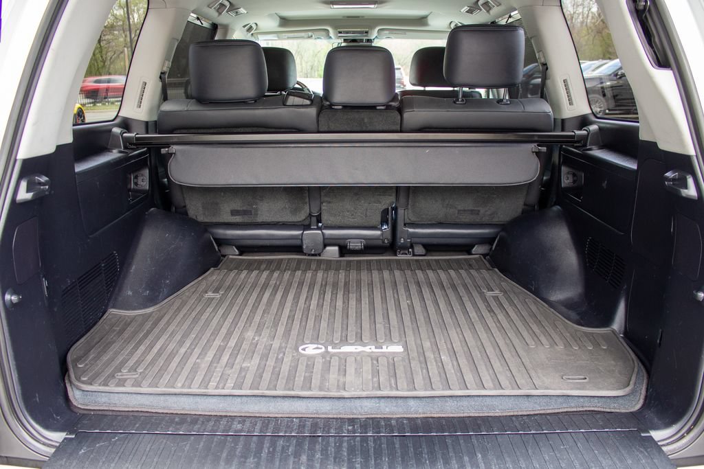 Used 2021 Lexus LX 570 4WD w/ Luxury Package image 23