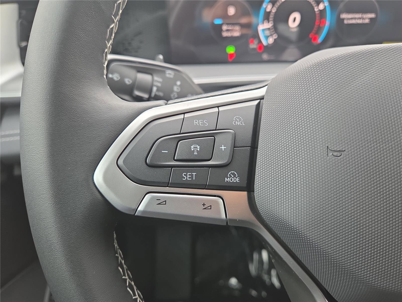 New 2026 Volkswagen Tiguan SE image 16