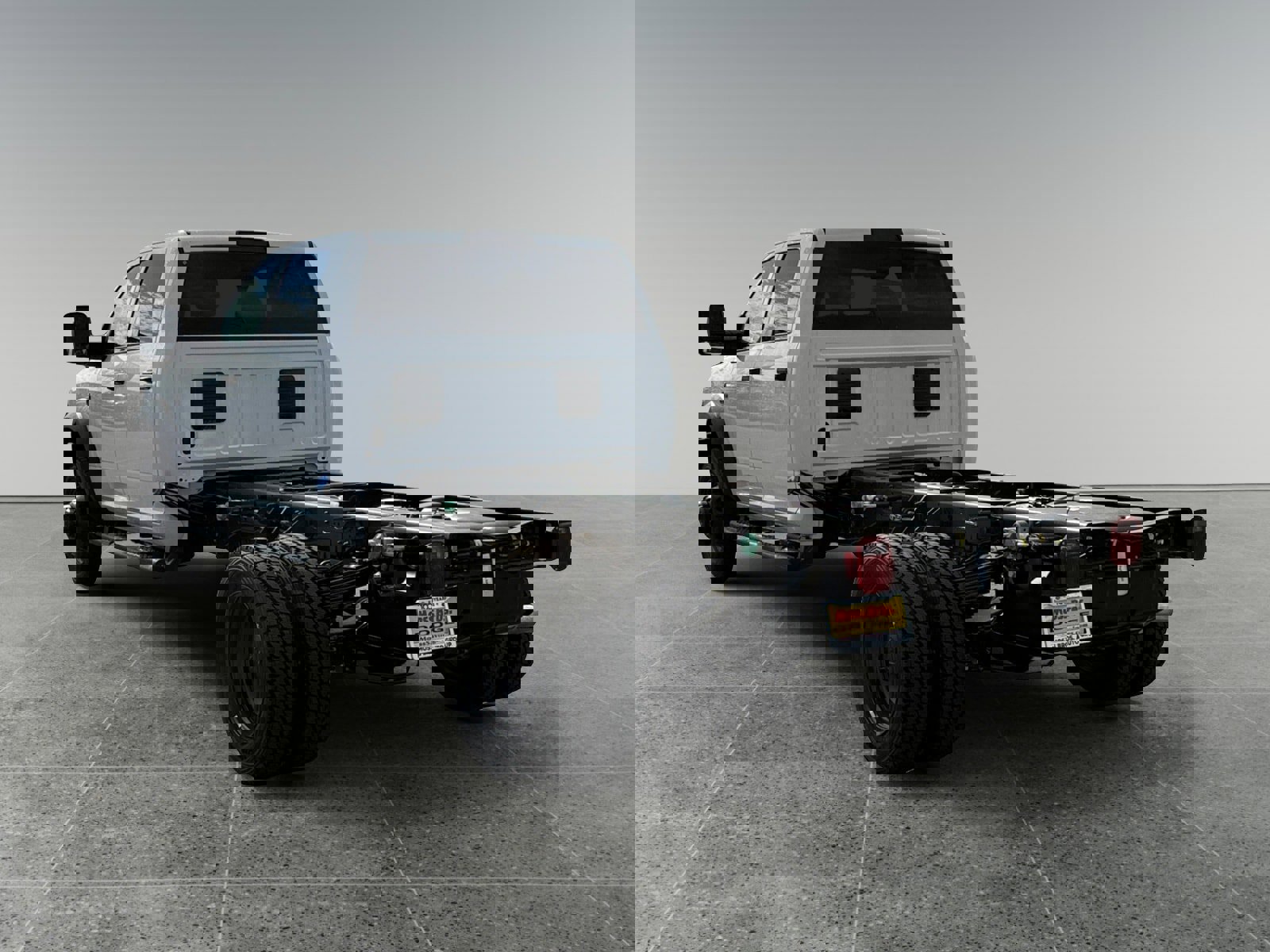 New 2026 RAM 5500 4x4 Crew Cab image 3