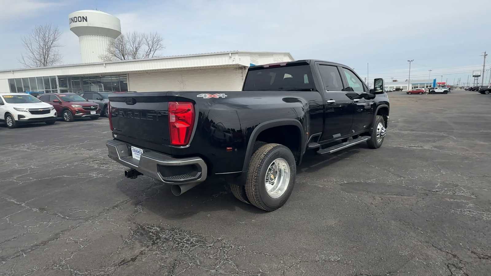 New 2026 Chevrolet Silverado 3500 LTZ w/ LTZ Convenience Package AWD/4WD image 8