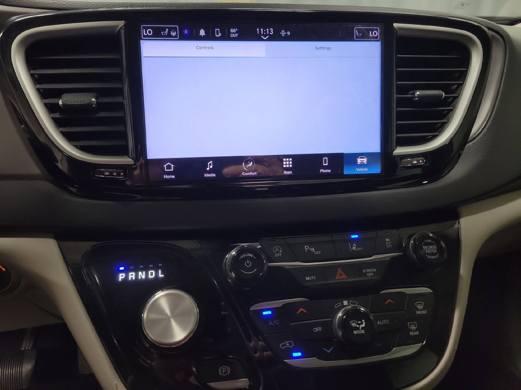 Used 2024 Chrysler Pacifica Touring-L FWD image 17