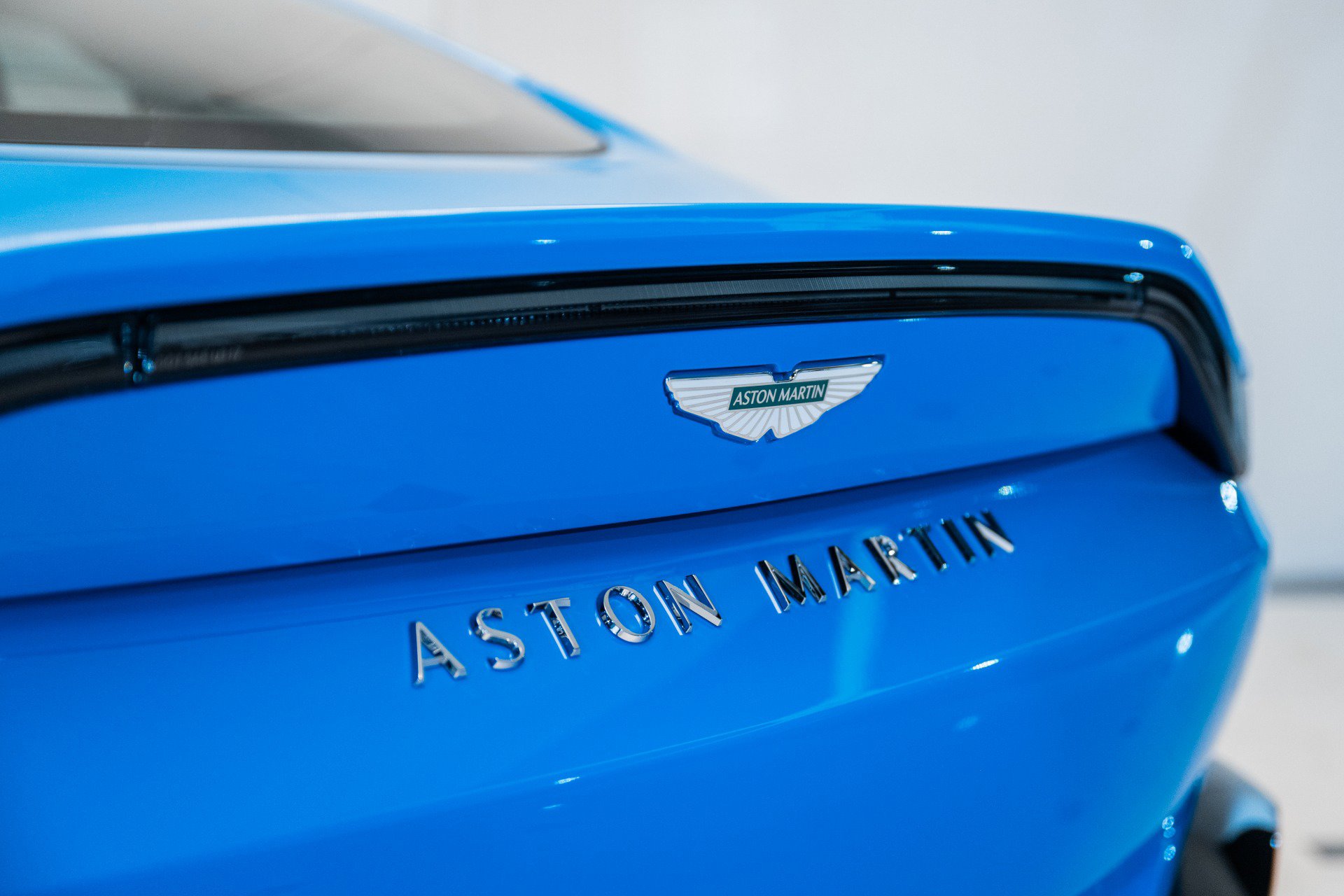 Used 2025 Aston Martin V8 Vantage Coupe image 8