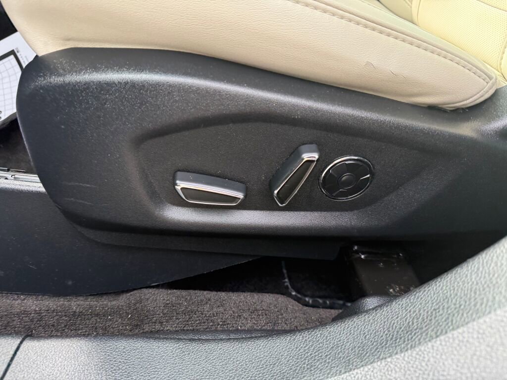 Used 2017 Ford Explorer Platinum image 10