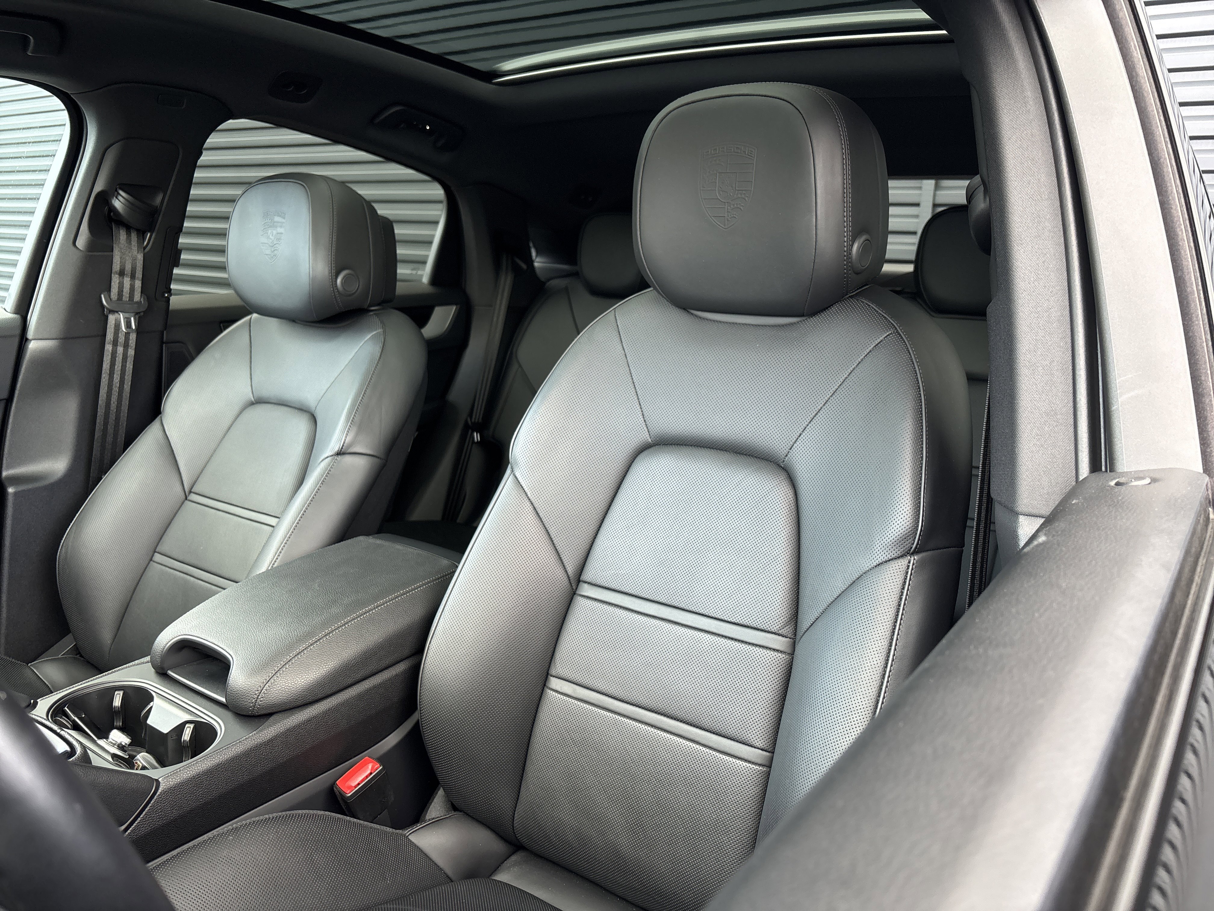 Certified 2024 Porsche Cayenne Coupe image 26