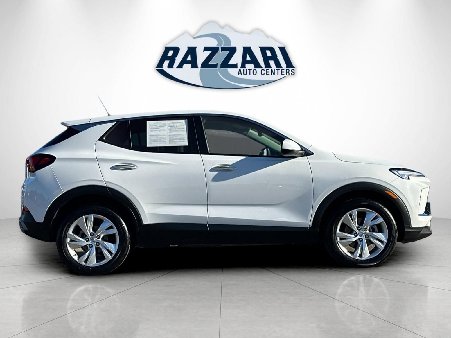 Used 2024 Buick Encore GX Preferred image 2