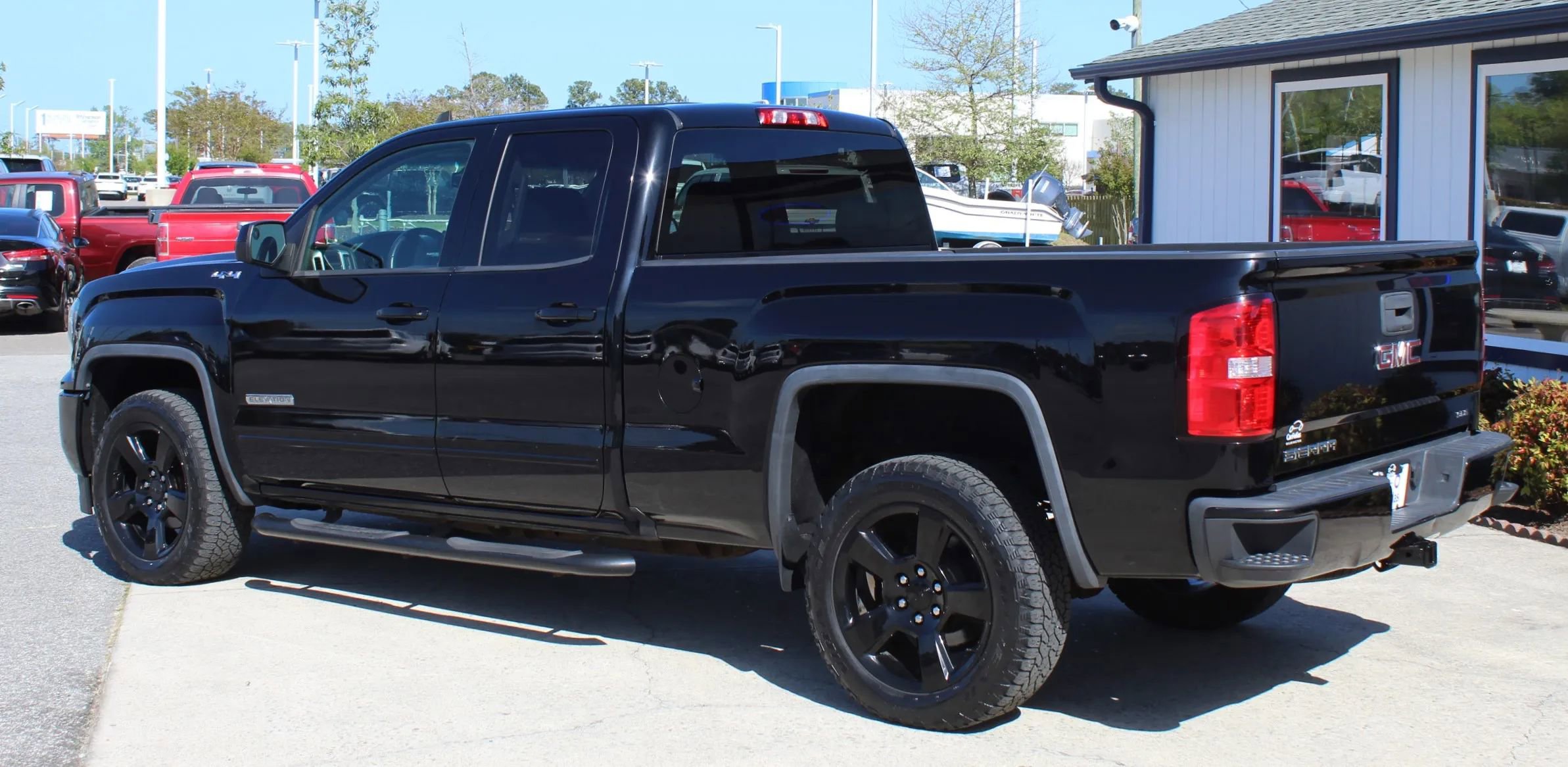 Used 2017 GMC Sierra 1500 SLE w/ SLE Value Package image 3