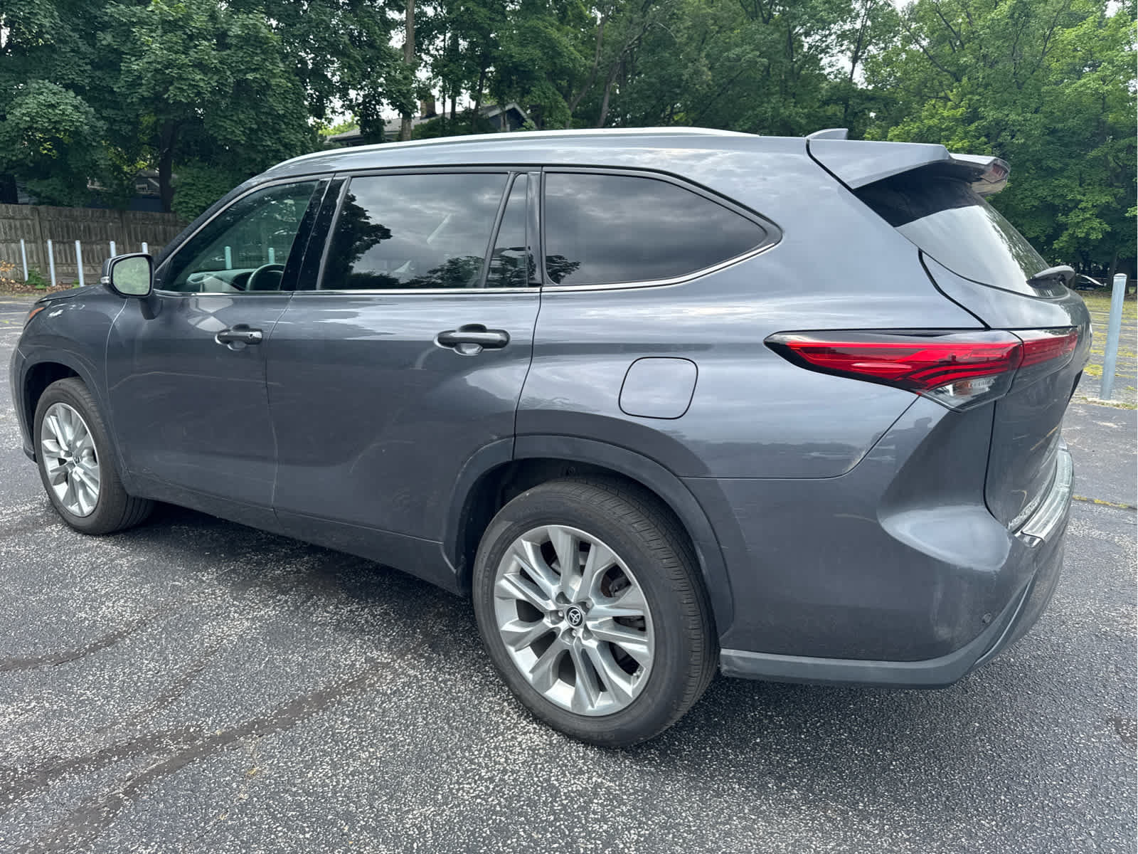 Used 2023 Toyota Highlander Limited FWD image 30