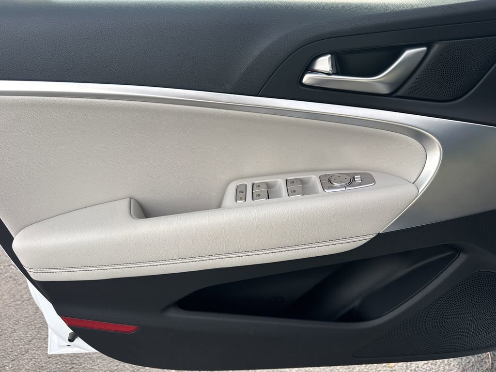 Used 2025 Genesis G70 2.5T RWD image 10