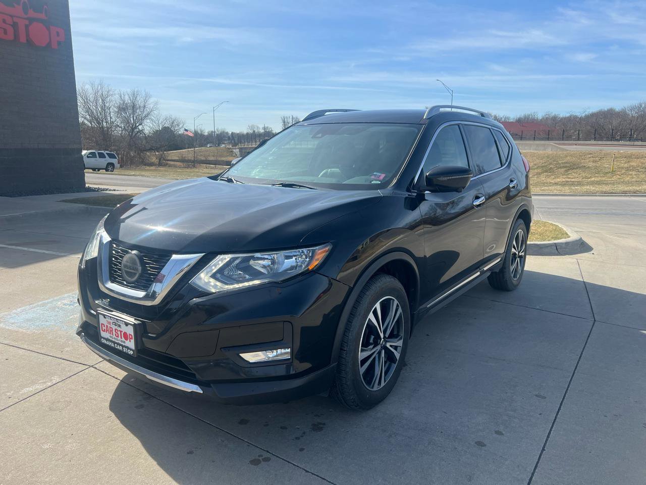 Used 2018 Nissan Rogue SL image 2