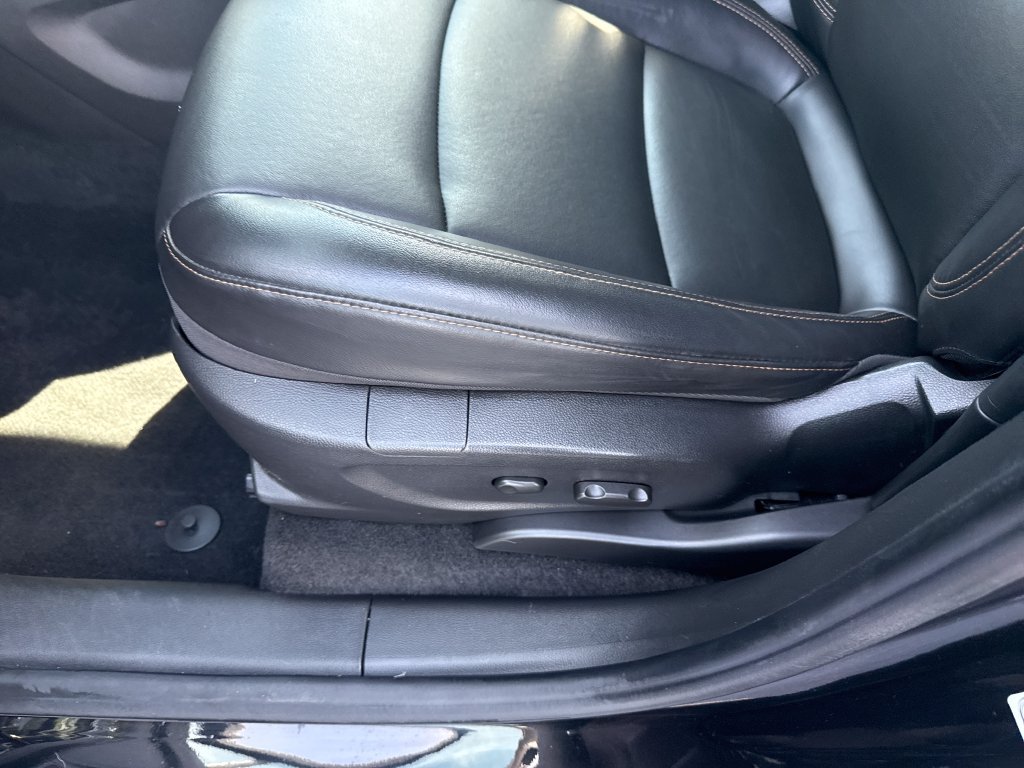 Used 2021 Chevrolet Trax LT w/ Premium Seat Package AWD/4WD image 11