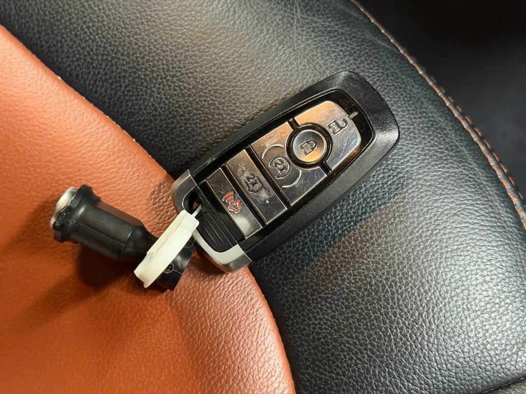 Used 2019 Ford Explorer XLT w/ Equipment Group 202A AWD/4WD image 25