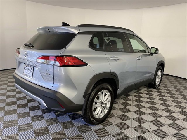Used 2025 Toyota Corolla Cross LE image 9