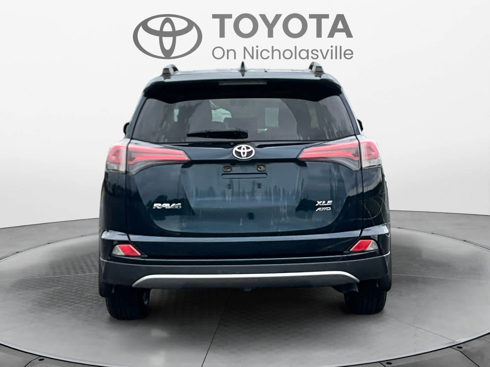 Used 2018 Toyota RAV4 XLE AWD/4WD image 4