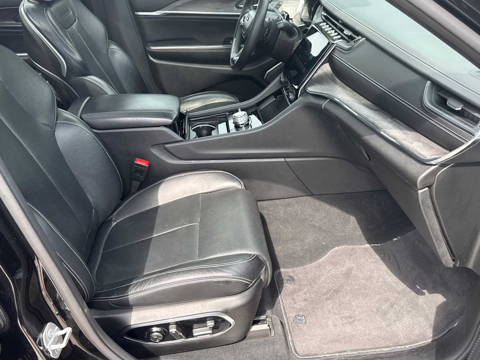 Certified 2025 Jeep Grand Cherokee L Overland w/ Advanced Protech Group III AWD/4WD image 16