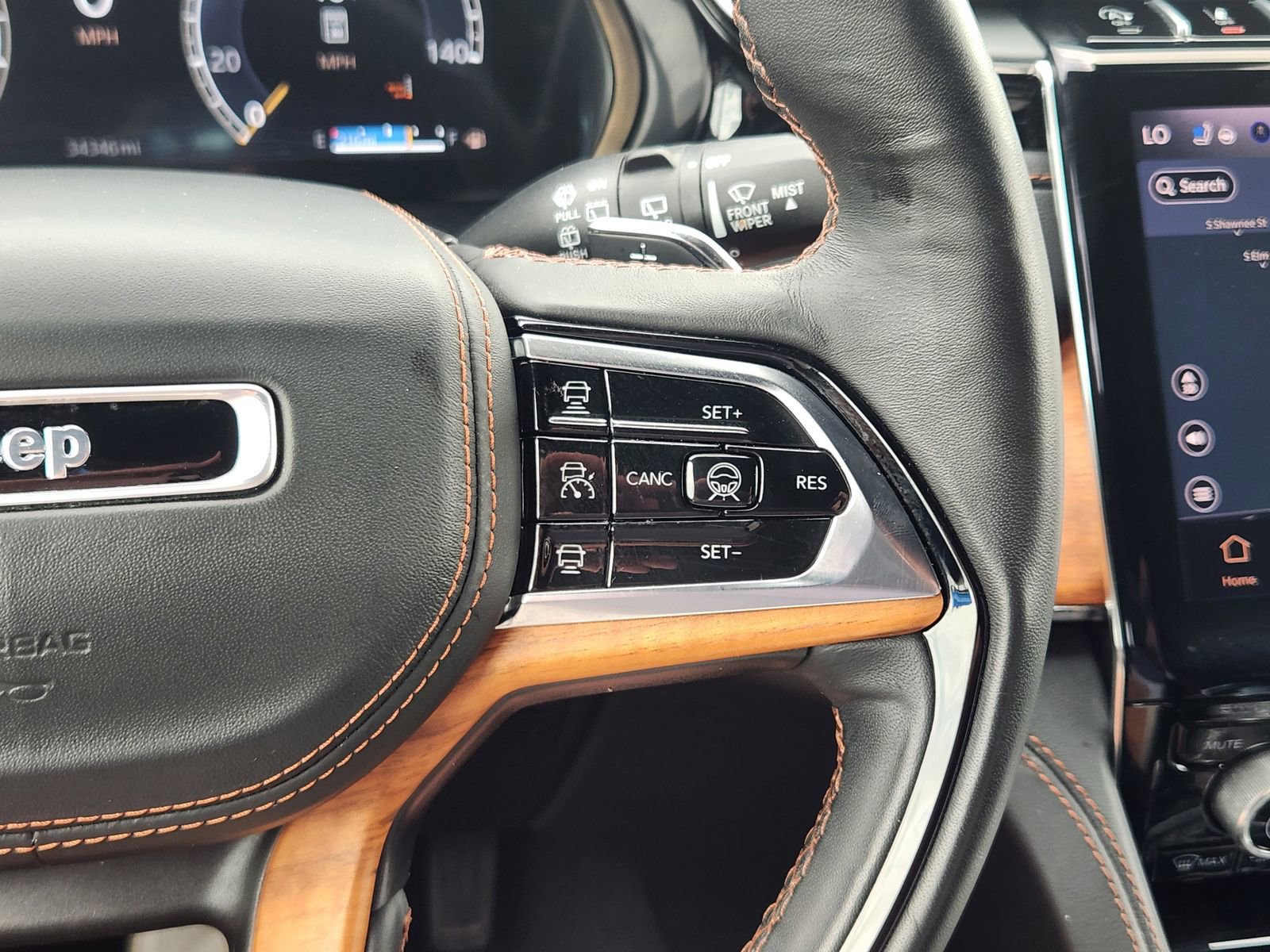 Used 2025 Jeep Grand Cherokee L Summit w/ Advanced Protech Group IV image 34