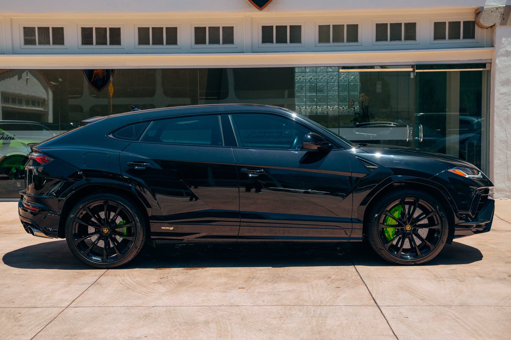 Used 2024 Lamborghini Urus S AWD/4WD image 2