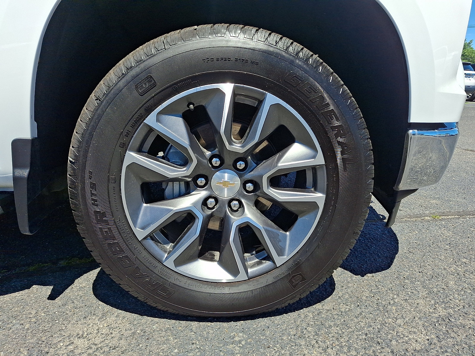 Used 2025 Chevrolet Silverado 1500 LT AWD/4WD image 9