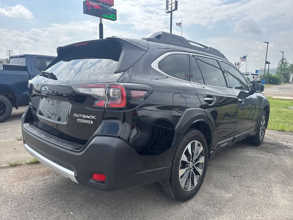 Used 2023 Subaru Outback Touring AWD/4WD image 3
