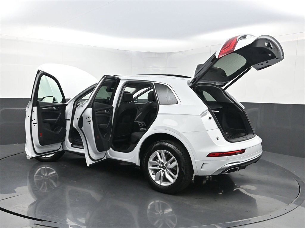 Used 2024 Audi Q5 2.0T Premium w/ Convenience Package image 38