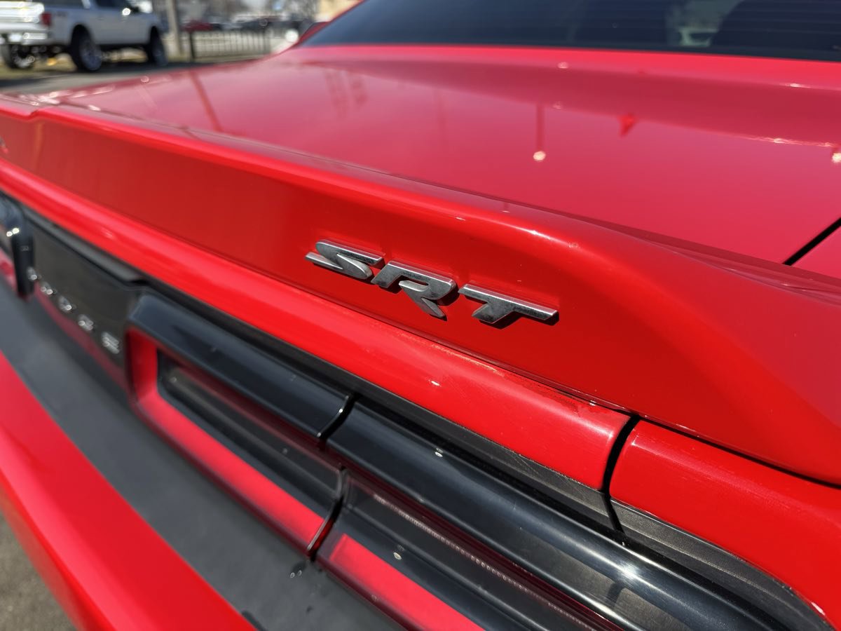 Used 2015 Dodge Challenger SRT image 9