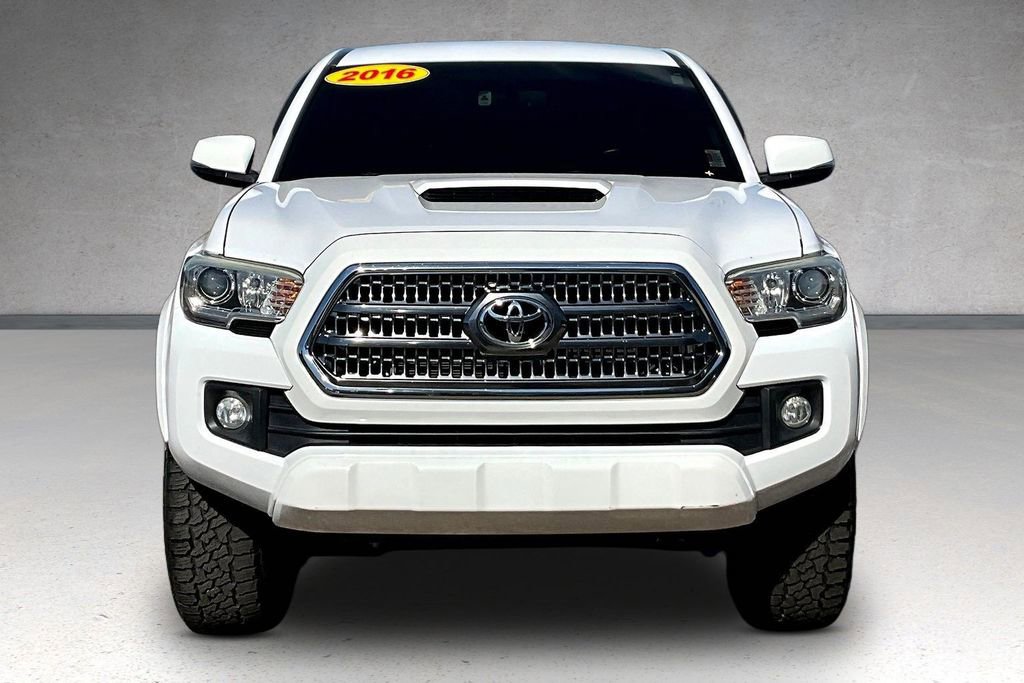 Used 2016 Toyota Tacoma TRD Sport w/ Towing Package AWD/4WD image 2