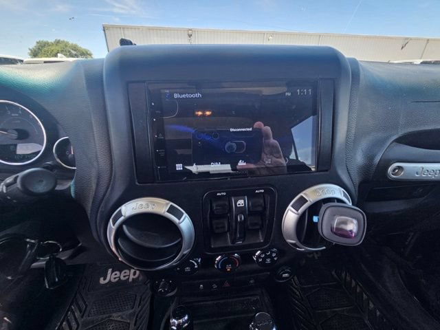 Used 2018 Jeep Wrangler Unlimited Sahara AWD/4WD image 11