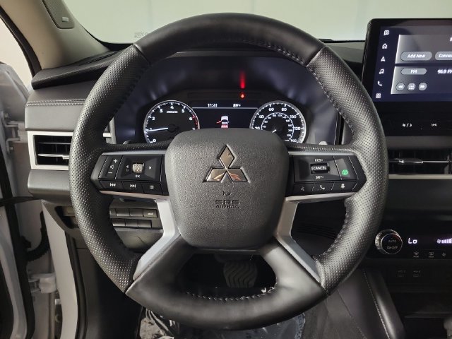 Used 2026 Mitsubishi Outlander SE FWD image 27