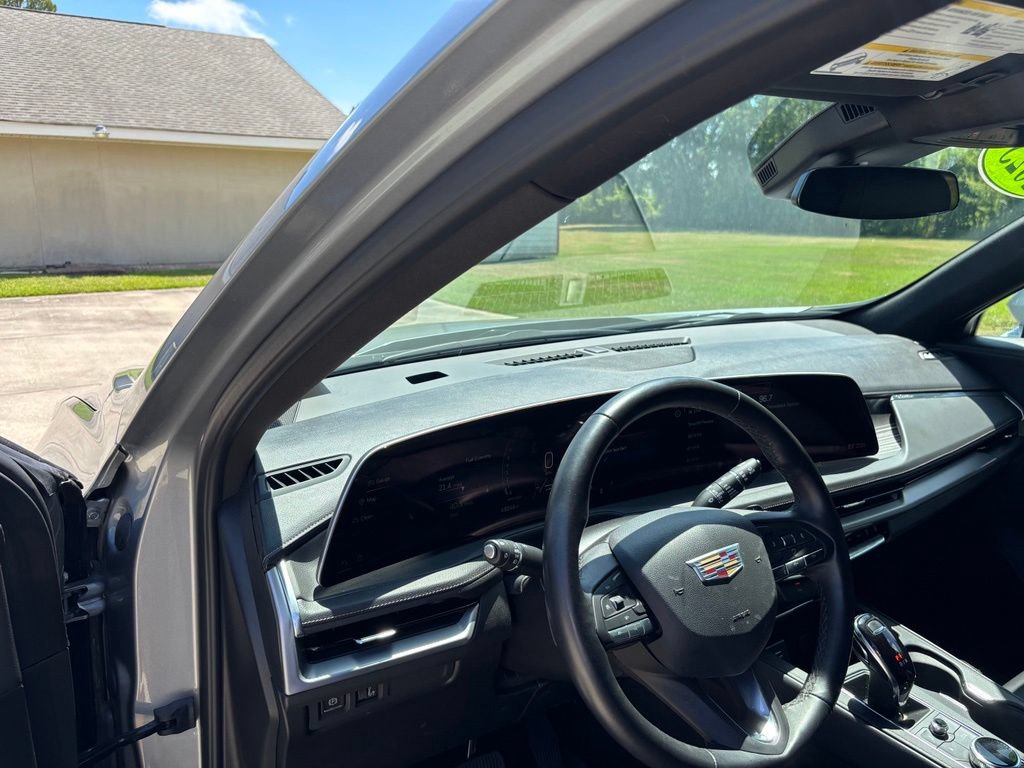Used 2025 Cadillac XT4 Premium Luxury FWD image 14