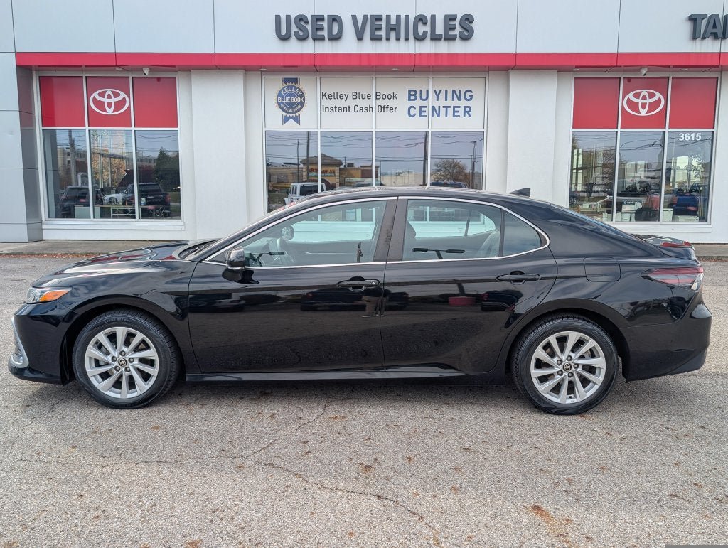 Certified 2022 Toyota Camry LE w/ Convenience Package FWD image 4