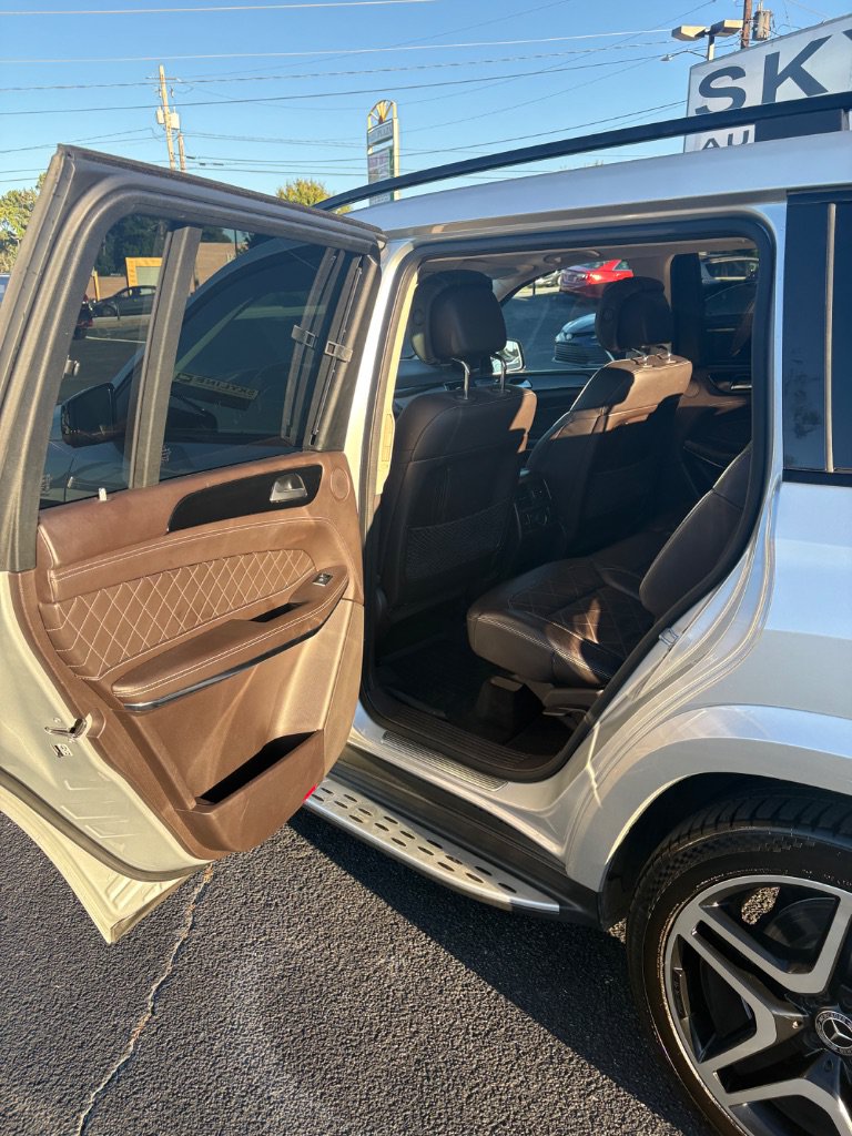 Used 2017 Mercedes-Benz GLS 550 4MATIC image 22