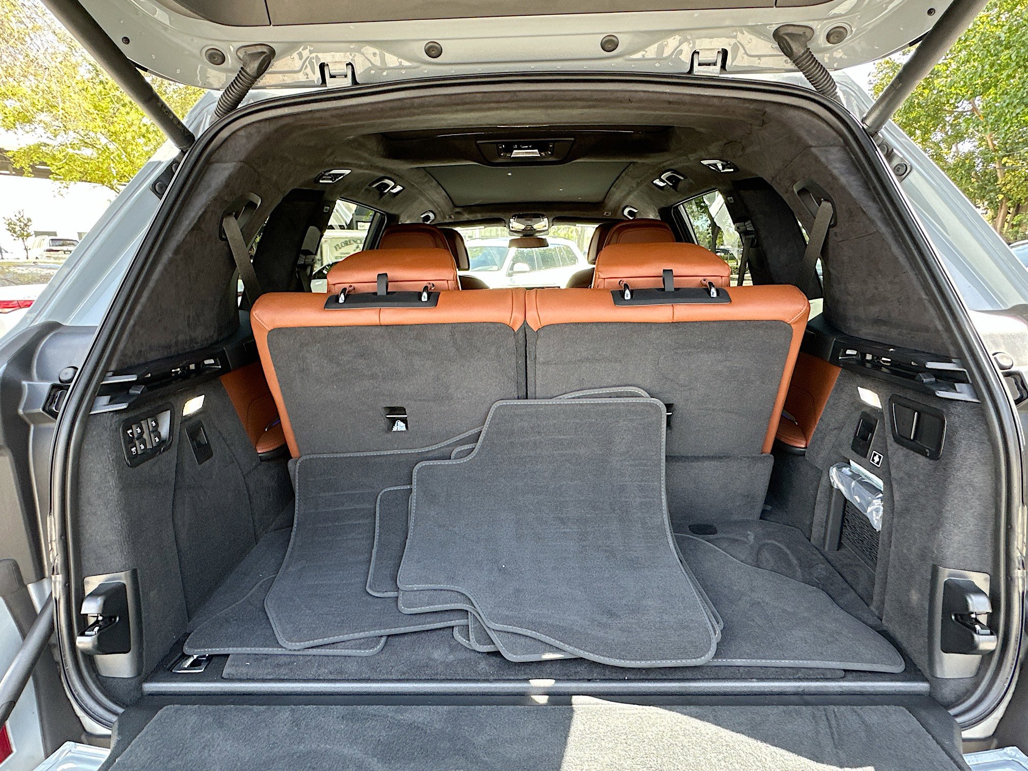 Certified 2024 BMW X7 M60i w/ Executive Package image 28